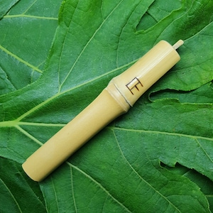 Inhalateur personnel d&#39;arômes pour une respiration lente et consciente des huiles essentielles Fabriqué à la main avec du bambou biologique