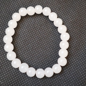 Simple, elegant bracelet made of white jade pearls.