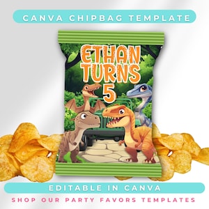 Op de afbeelding: Bewerkbare chipzak-sjabloon met een groene achtergrond en een dinosaurus-thema. De tekst "Ethan Turns 5" is in oranje en wit. De sjabloon is ontworpen voor gebruik met Canva.