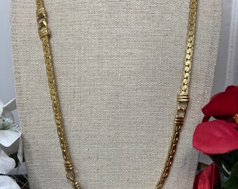 Vintage gold tone necklace. Fold over clasp. 23.5 inches long. Unique links in between chain. there is some wear on the clasp( see pics)