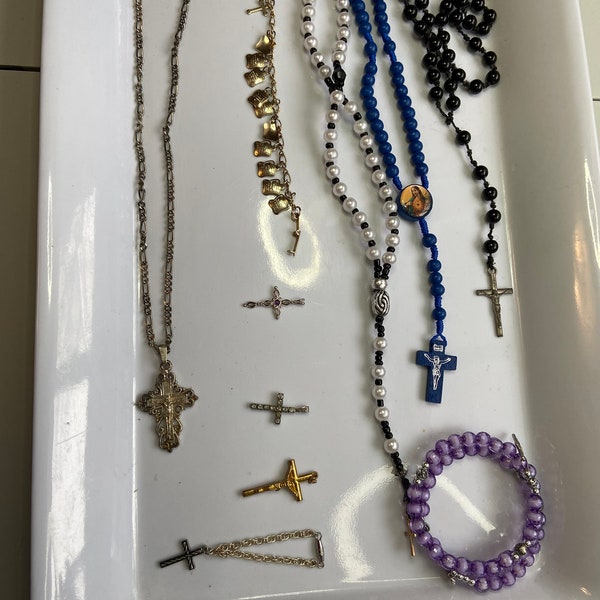 10 pieces of religious costume jewelry. Some wearable, some for crafting or repurposing. Lot consists of bracelets, pendants and rosaries.