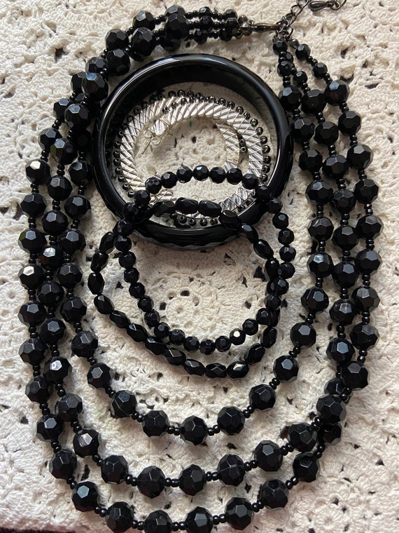 Triple strand Faceted black beaded necklace, stre… - image 3