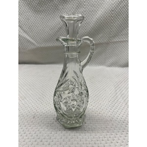 Vintage Glass Cruet: Decorative Oil Dispenser (7.5&quot;)