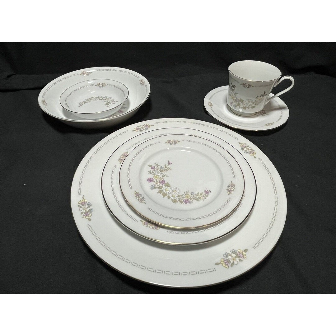 89 Piece Baum Bros China KIMBERLY Pattern White Gold Trim Flowers