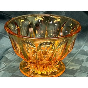 Un (1) plato para dulces con base Starburst Amber Fairfield de Anchor Hocking vintage