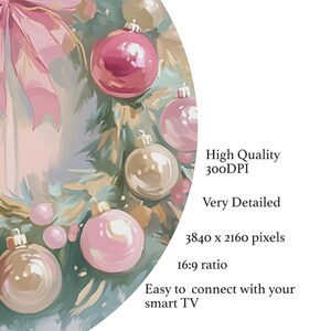 Op de afbeelding: Een digitale schildering van een kerstkrans met roze en gouden ballen, een roze strik en groen gebladerte. Tekst aan de rechterkant luidt "High Quality 300DPI, Very Detailed, 3840 x 2160 pixels, 16:9 ratio, Easy to connect with your smart TV."
