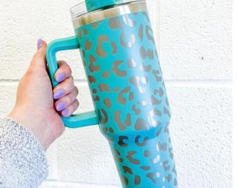 Vaso de acero inoxidable de 40 onzas con estampado de leopardo grabado con láser, con asa y pajita / Vaso de acero inoxidable de 40 onzas con estampado de leopardo