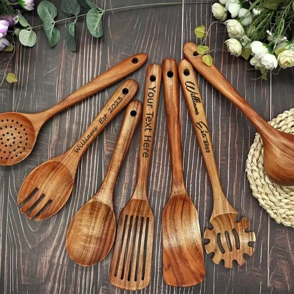 Juego de utensilios de cocina de madera personalizados de 7 piezas / Utensilios de cocina grabados con láser / Decoración de cocina personalizada / Regalos de chef / Regalos de boda