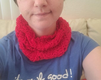 Bufanda con capucha de crochet roja