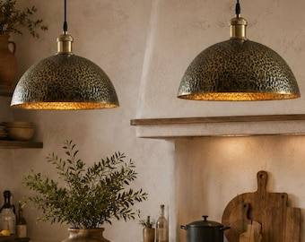 Handgemaakte hanglamp met gehamerde messing koepel – authentiek Marokkaans vakmanschap