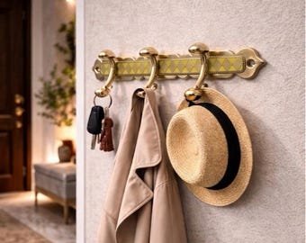 Handgemaakte messing wandkapstok – 3 haken – Elegant Marokkaans vakmanschap voor entree en wanddecoratie