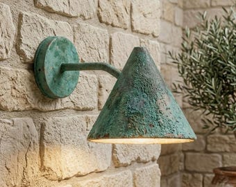 Handgemaakte koperen wandlamp, lamp met groene patina, rustieke Marokkaanse wandlamp, vintage buitenverlichting, wanddecoratie in boerderijstijl