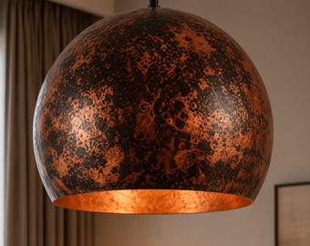 Handgemaakte hanglamp van gehamerd koper, zwarte koepelvormige plafondlamp, Marokkaanse hanglamp, keukenlamp boven het kookeiland.