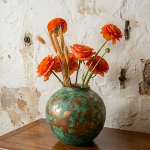 Handcrafted Pure Copper Vase - Hammered Metal Centerpiece for Modern Home Decor - Luxury Custom Vase