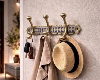 Wandgemonteerde messing kapstok met 3 haken – elegant Marokkaans design voor hal, badkamer en moderne interieurdecoratie
