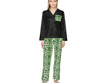 レディースサテンパジャマ：羊柄のラグジュアリーラウンジウェア
