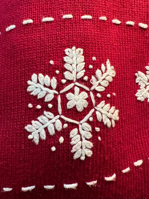 Vintage Women’s Red Snowflake Sweater - image 6