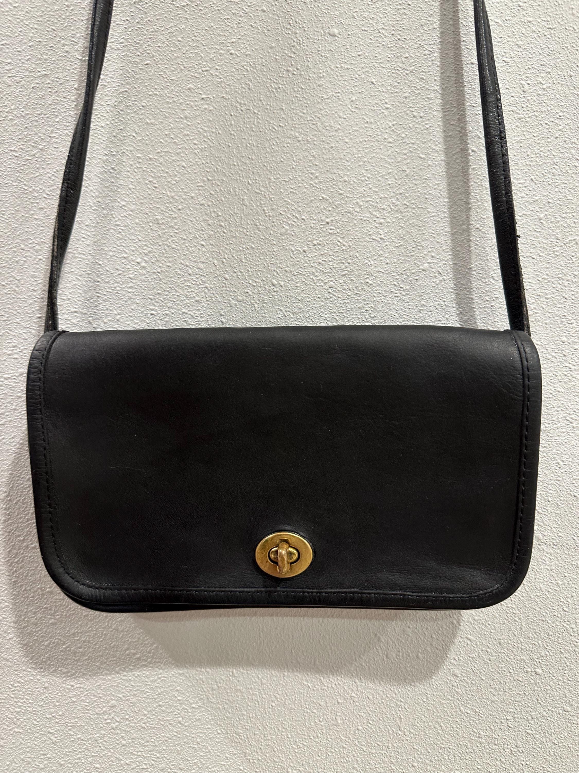 バッグ Old Coach Black Leather Dinky Bag Vtg Vintage Coach Black NYC Dinky Penny Pocket Bag - Etsy