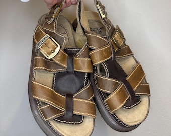 DR. MARTENS Fisherman Brown Leather Lug Sole Y2K Sandals 