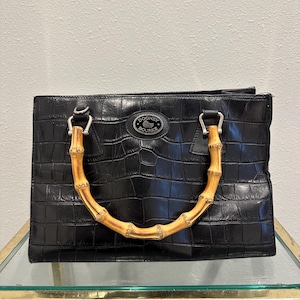 Cartera vintage Dooney & Bourke de cuero negro con asas de bambú
