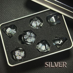 Treibsand Silber Würfelset | Sharp Edge handgemachter DnD Würfel | Polyedrischer RPG Würfel für Tabletop Spiele