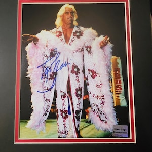 Foto autografada de Ric FLAIR da WWE com tapete duplo