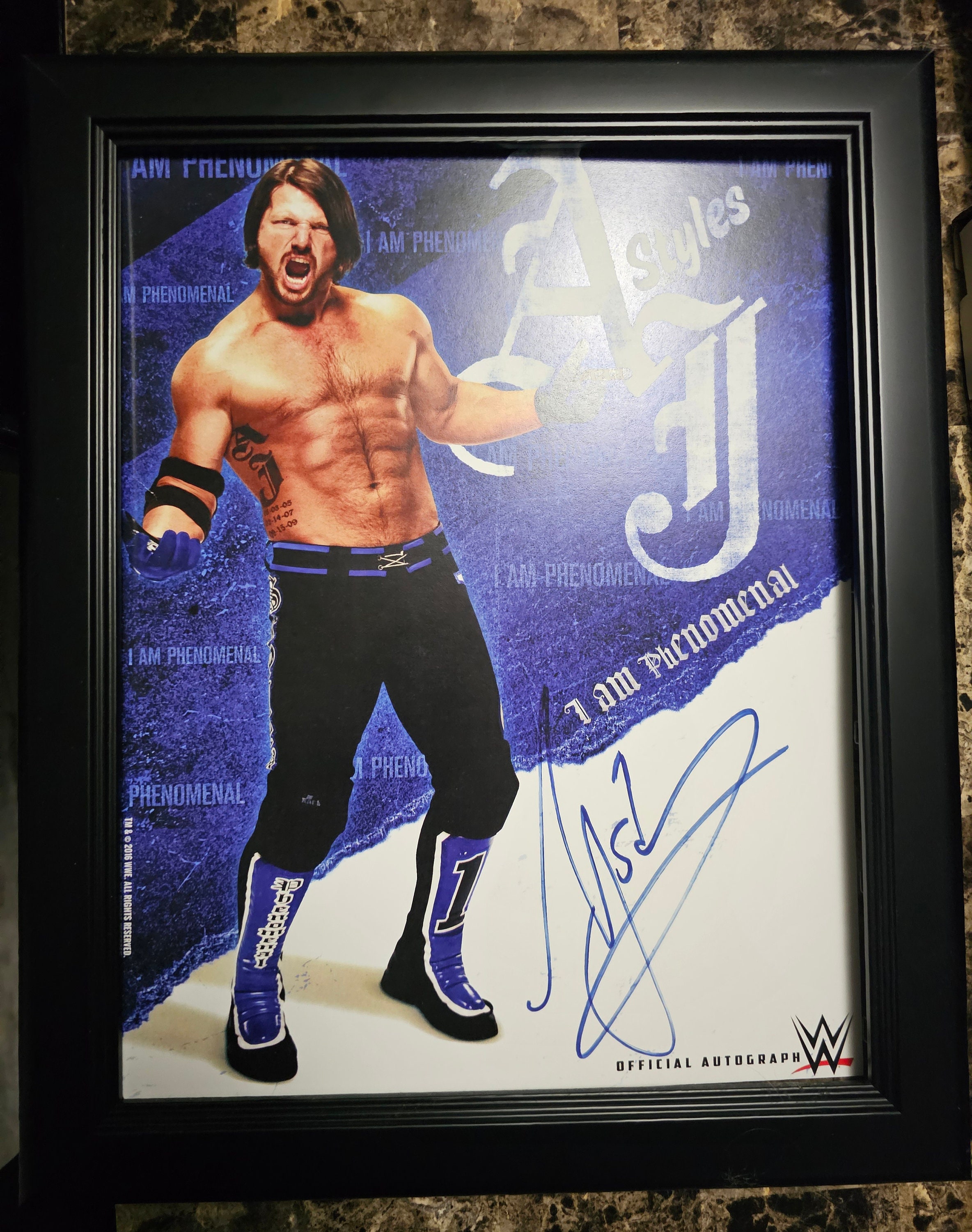 豪華ラッピング無料 Autographed Styles Aj WWE Photo Etsy - Framed 11x14 スポーツ選手