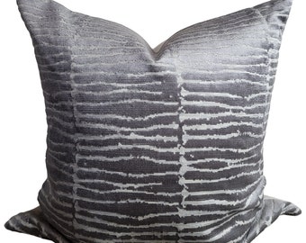 Funda de almohada de terciopelo con corte plateado Stroheim, almohada geométrica hecha a mano