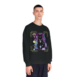 Bluza z czarnym kotem czarownicą z symbolami okultystycznymi, kryształami i kwiatami | Bluza z kotem na Halloween | Straszna koszulka z kotem