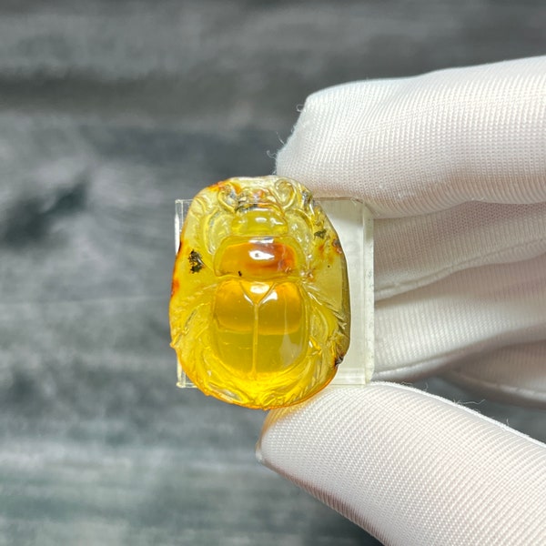 Amber Scarab Carving (SC160)