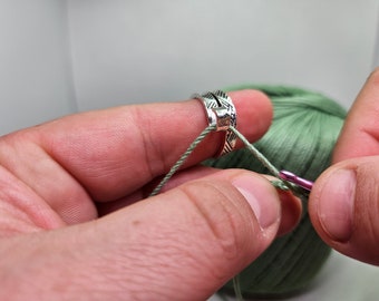 Yarn Tension Ring , Crochet Finger Ring Adjustable, Crochet Tension Ring Open Thread Guide Finger Clip,Adjustable Knitting Tension Ring