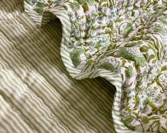 Agate Groene Kantha Quilt Omkeerbaar Katoenen Deken Handgebloemde Bloemen Indiase Boho Bedsprei King Queen Dekbedovertrek met Groene Strepen