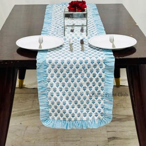 Camino de Mesa de Algodón Azul Apatita con Volantes Estampado Floral Boho Hecho a Mano, Decoración de Mesa Estilo Rústico, Pascua, Primavera