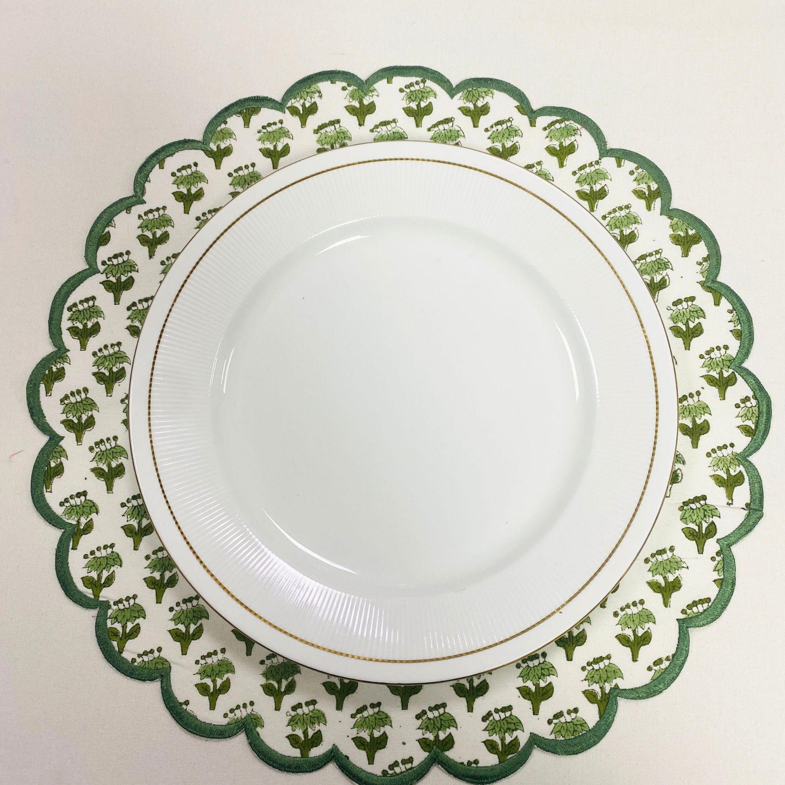 Emerald Green Embroidered Scallop Round Placemats – Set of 4 Cotton Hand Block Printed Table Mats, Boho Floral Dining Mats for Wedding Decor - Pack of 4