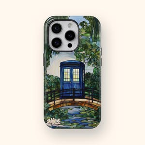 Funda para teléfono Doctor Who Funda para teléfono Tardis Regalo de Doctor Who Máquina del tiempo Comisaría azul Puente de Claude Monet Funda para teléfono Samsung iPhone Impresionista