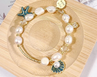White Pearl Bracelet With Seashell and Starfish Pediment