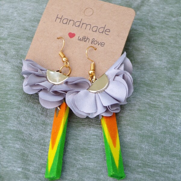 Boucles d'oreilles en pagne et fleur en soie