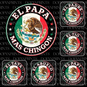 Puede incluir: Cinco pegatinas redondas en blanco y negro con la bandera mexicana en el centro. Cada pegatina tiene un t&iacute;tulo diferente en espa&ntilde;ol: "El Papa", "El Padre", "El Tio", "El Tata" y "El Papi". Cada t&iacute;tulo va seguido de la frase "Mas Chingon".