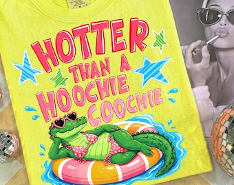 Más caliente que una hoochie coochiee png, divertido caimán de verano png, meme de caimán vacaciones de verano png, camiseta de moda de acuarela costera de bahía de verano