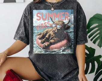Imágenes PNG de ambiente veraniego, vaca de las Tierras Altas en verano PNG, diseño retro de verano, camiseta con gafas de sol de vaca linda, divertidas imágenes PNG de vacaciones en la playa, regalo para amantes de los animales de granja