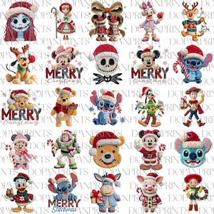 Può includere: Una collezione di personaggi natalizi, tra cui Mickey Mouse, Winnie the Pooh e Stitch, tutti con cappelli di Babbo Natale. La parola «MERRY» è visualizzata in rosso. Ideale per decorazioni natalizie.