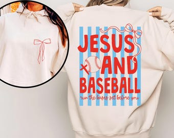 Jesús y béisbol de dos lados PNG, Día del juego PNG, Coqueta cristiana de béisbol PNG, Diseño de camiseta de mamá de béisbol, Gráfico cristiano preppy de moda