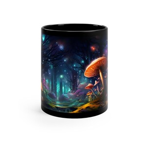 Mystische Pilzwald Tasse, Psychedelische Natur Kaffeetasse, Fantasy Schwarz Keramiktasse, Magische Waldpilze Kunst, 11oz Tasse für Träumer Bild 5