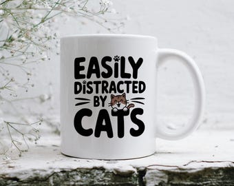 Leicht abgelenkt von Katzen Tasse, lustiges Katzenliebhaber Geschenk, süßes Kitty Kaffeetasse, Katze Mama Papa Tasse, Haustier Besitzer Humor, schrulliges Katzenliebhaber Geschenk Teetasse