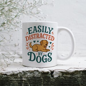 Taza &quot;Fácilmente distraído por perros&quot;, regalo divertido para amantes de los perros, taza de café linda para amantes de los cachorros, taza para mamá perro, papá perro, humor para dueños de mascotas, regalo para amantes de los perros