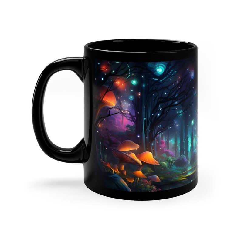 Mystische Pilzwald Tasse, Psychedelische Natur Kaffeetasse, Fantasy Schwarz Keramiktasse, Magische Waldpilze Kunst, 11oz Tasse für Träumer Bild 6