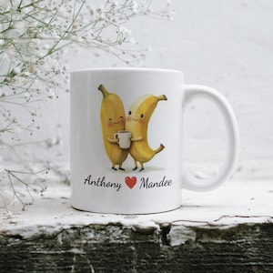 Mug banane personnalisé couple, mignon dessin animé bananes tasse à café 11 oz en céramique, nom personnalisé cadeau Saint-Valentin pour les couples et les amoureux, cadeau banane