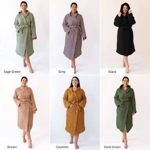 Color chart of the waffle robe: six of the twelve available colors shown on a model, including neutrals and deep tones – elegant cotton waffle housecoat