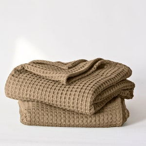 Organic Turkish Cotton Waffle Bath Towel: Light Brown Spa Towel