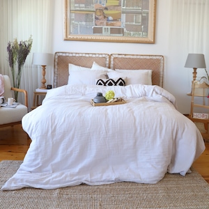 All color options displayed together: sage green, burgundy, white, beige, anthracite, caramel
